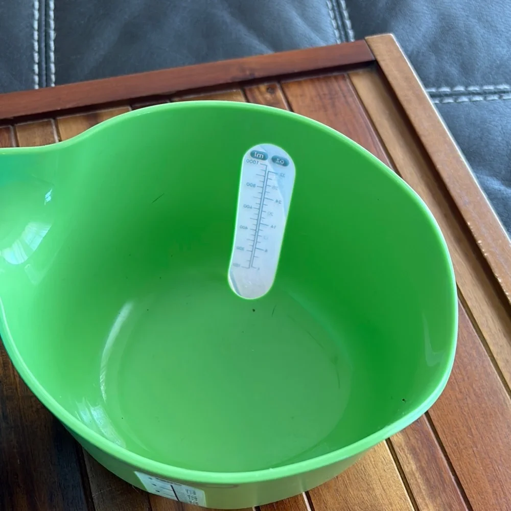 Farberware Profession 2 piece Blue Colander Bowl and Green 4c Mixing Cup